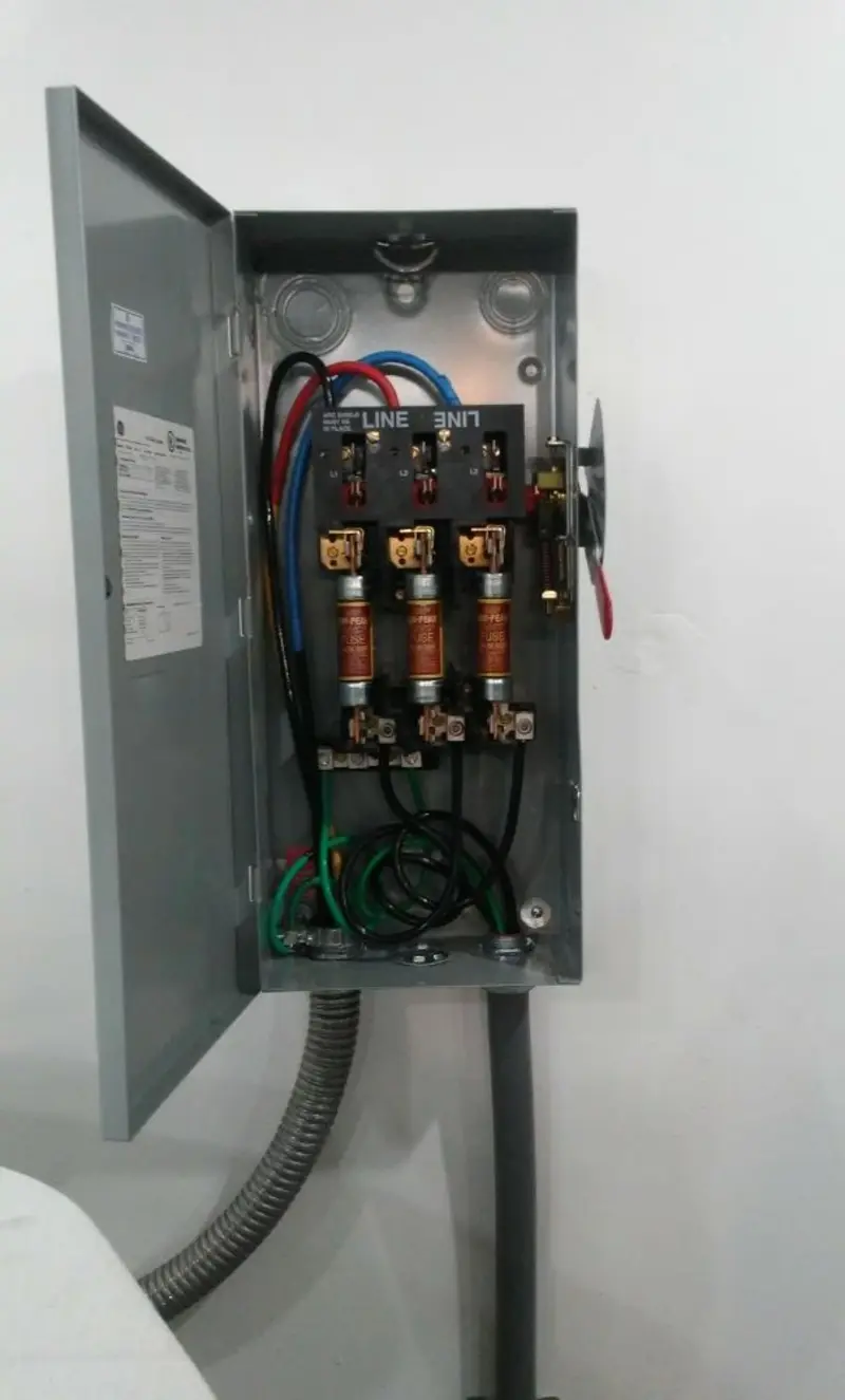 Three-phase disconnect switch installed for Smoke Detector Installation in Pekin